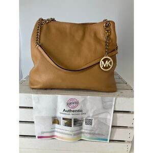 MICHAEL KORS, CAMEL PEBBLED LEATHER SHOULDER BAG WITH CHARM